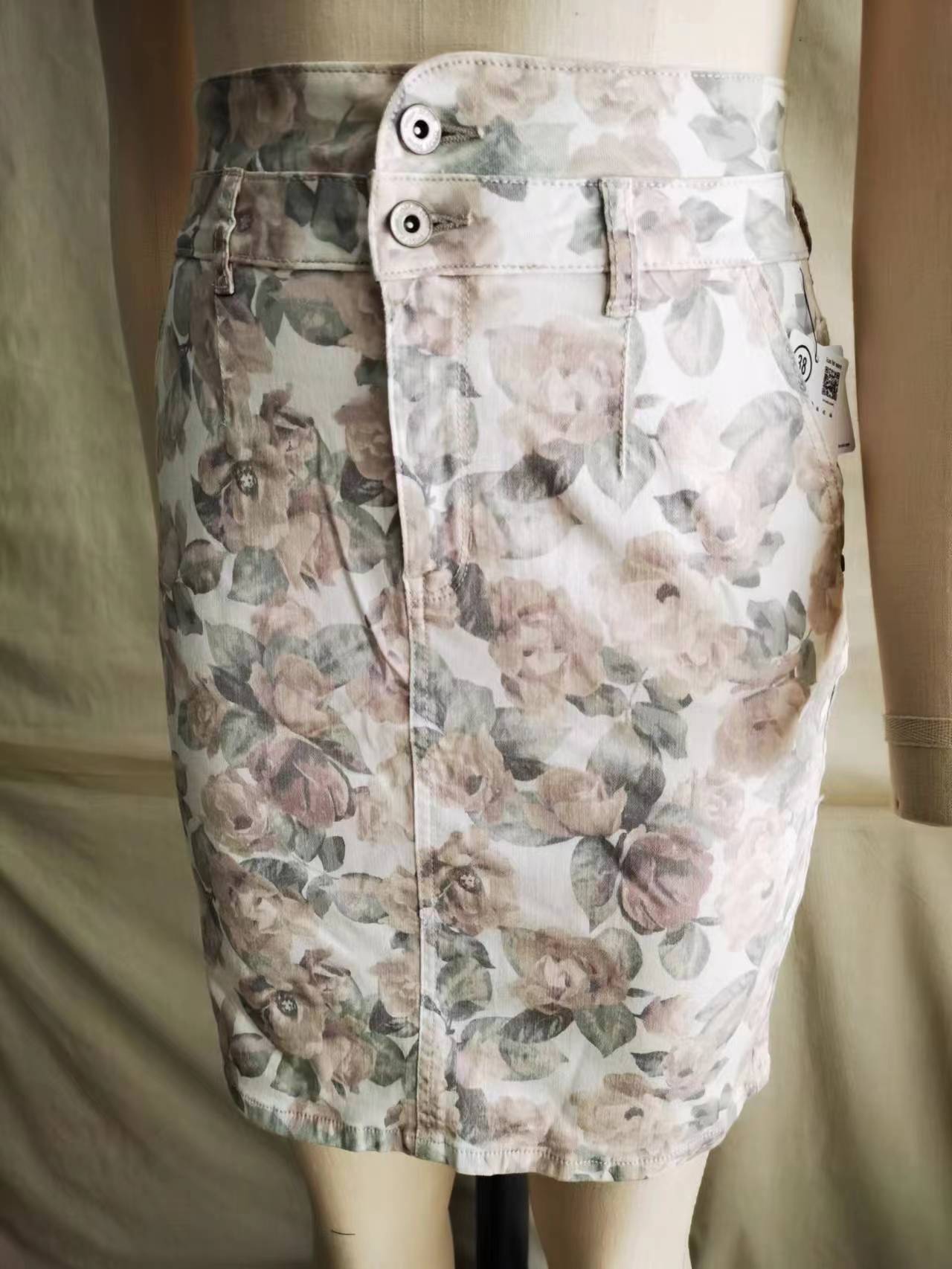 PRINT FABRIC SKIRT_青島紡聯(lián)集團(tuán)進(jìn)出口有限公司